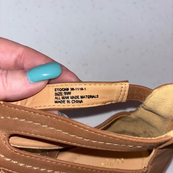 Comfortview Tan Sandals with Intricate Cut-Outs and Zipper - Picture 4 of 9